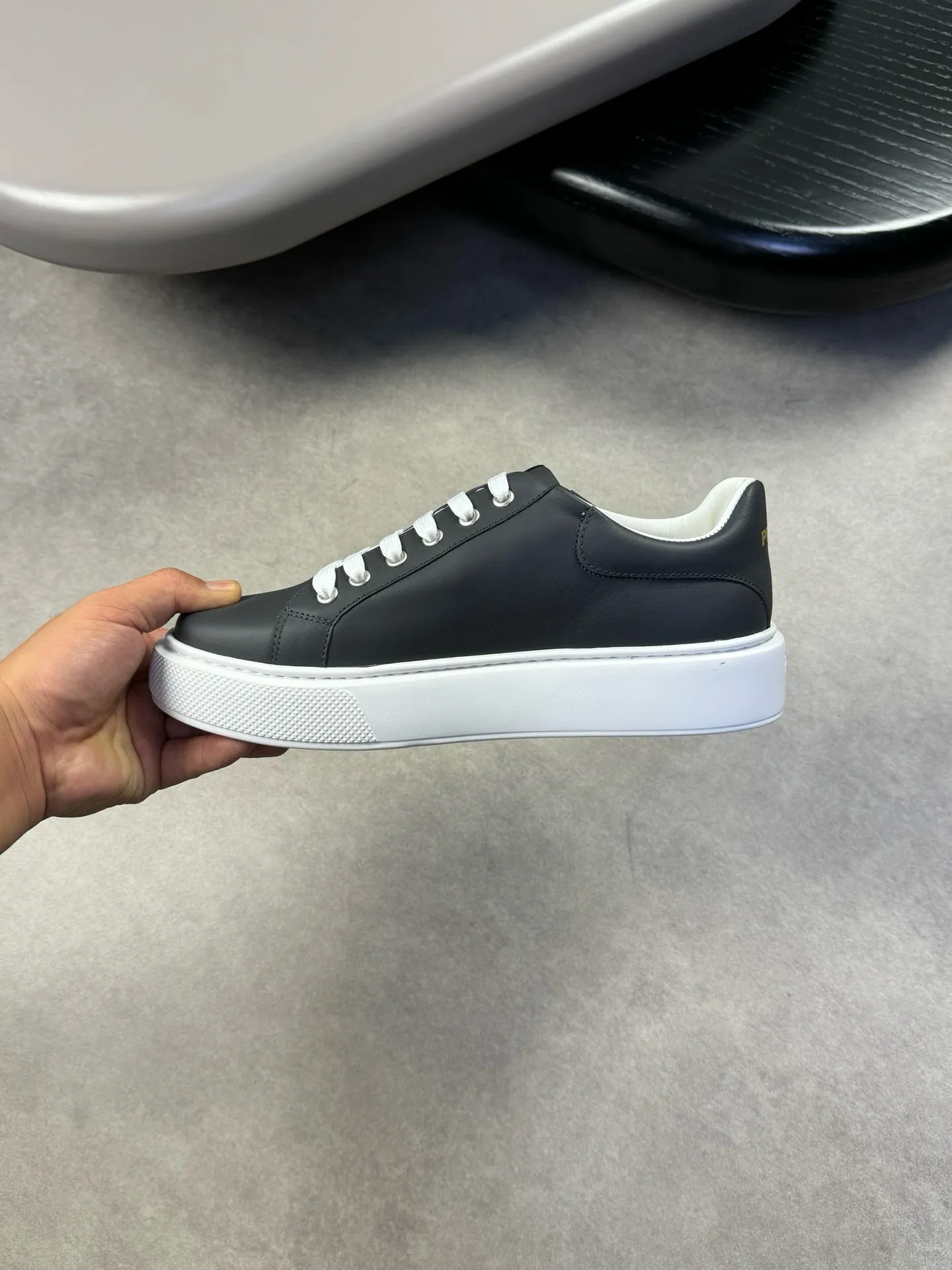 Men's shoes 💰P420💰[PRADA] Prada - High-end quality original order - Upper: original 🔝 Nappa calfskin, shoe body sewn with brand plastic LOGO - Inner: water-dyed cowhide - Outsole: original TPU rubber foam; molded outsole - Super high quality control, fine workmanship: highlighted (high-end, luxury, grade) -Size: 39-44 (38, 45, can be customized)